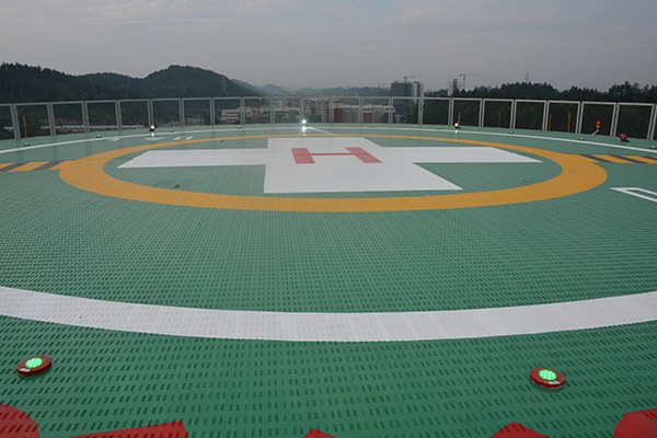 建造屋頂直升機停機坪時，有什么場地條件？